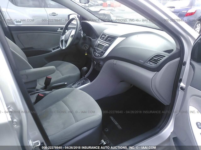 KMHCT4AE9DU478482 - 2013 HYUNDAI ACCENT GLS/GS SILVER photo 5