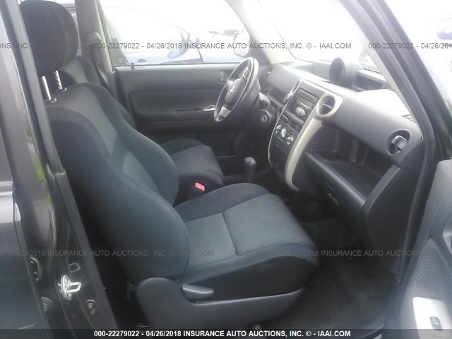 JTLKT324564111828 - 2006 TOYOTA SCION XB GRAY photo 5