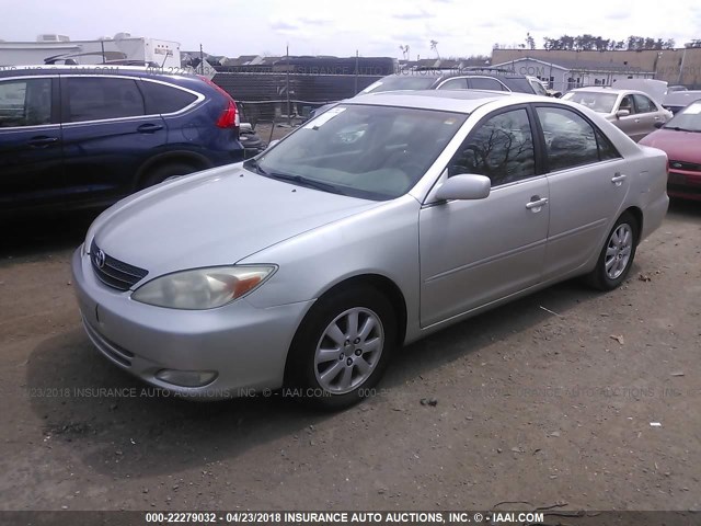 JTDBE32K230157141 - 2003 TOYOTA CAMRY LE/XLE SILVER photo 2