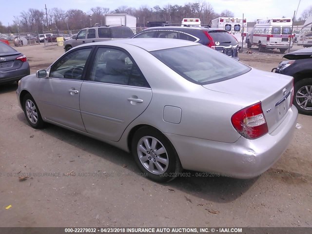 JTDBE32K230157141 - 2003 TOYOTA CAMRY LE/XLE SILVER photo 3