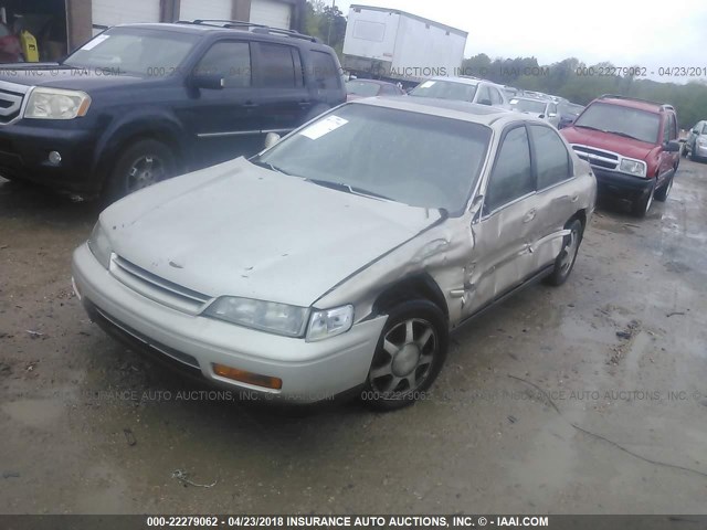 1HGCD5651RA025452 - 1994 HONDA ACCORD EX/EX-R GOLD photo 2