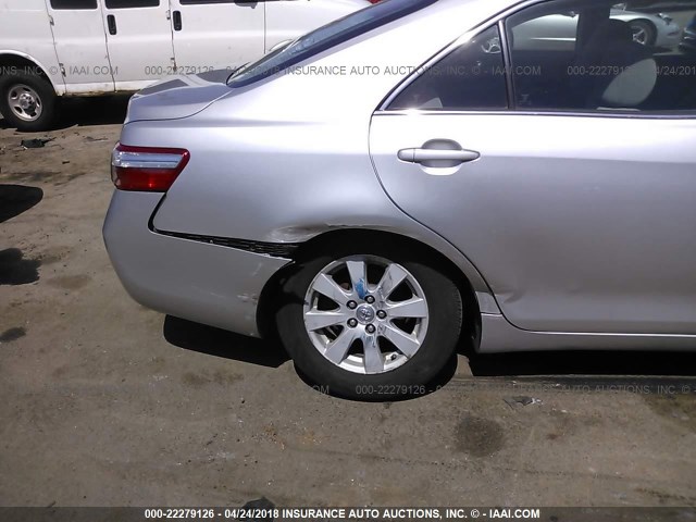 4T1BB46K58U034437 - 2008 TOYOTA CAMRY HYBRID SILVER photo 6