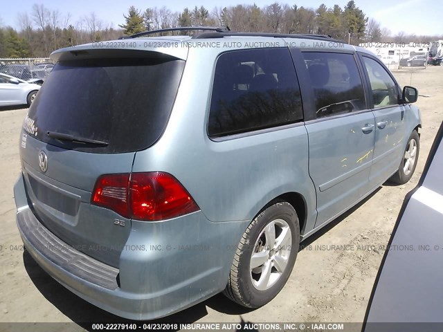 2V8HW34169R541258 - 2009 VOLKSWAGEN ROUTAN SE Light Blue photo 4