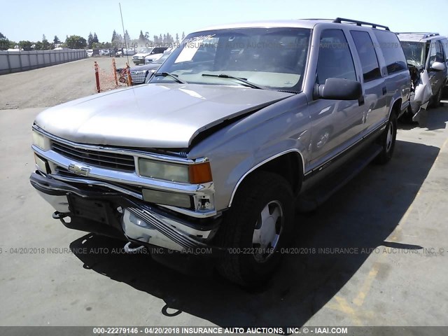 3GNFK16R9XG240077 - 1999 CHEVROLET SUBURBAN K1500 GOLD photo 2