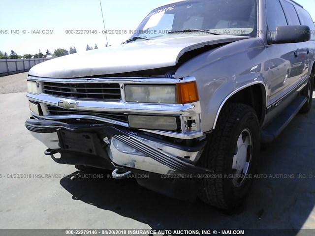 3GNFK16R9XG240077 - 1999 CHEVROLET SUBURBAN K1500 GOLD photo 6