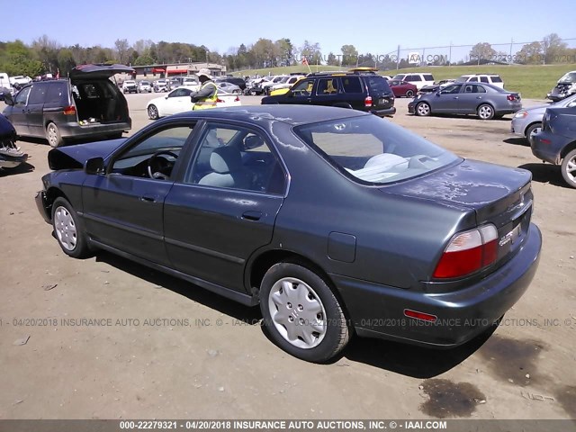 1HGCD5631VA030336 - 1997 HONDA ACCORD LX/EX GRAY photo 3