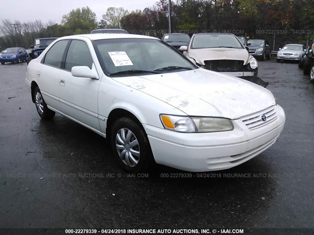 4T1BG22K6VU756412 - 1997 TOYOTA CAMRY CE/LE/XLE WHITE photo 1