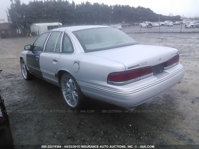 2FALP73W4TX217337 - 1996 FORD CROWN VICTORIA  SILVER photo 3