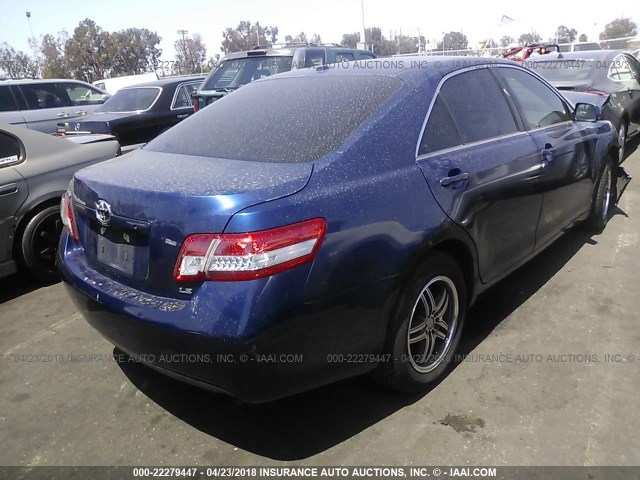 4T4BF3EK3BR112811 - 2011 TOYOTA CAMRY SE/LE/XLE BLUE photo 4
