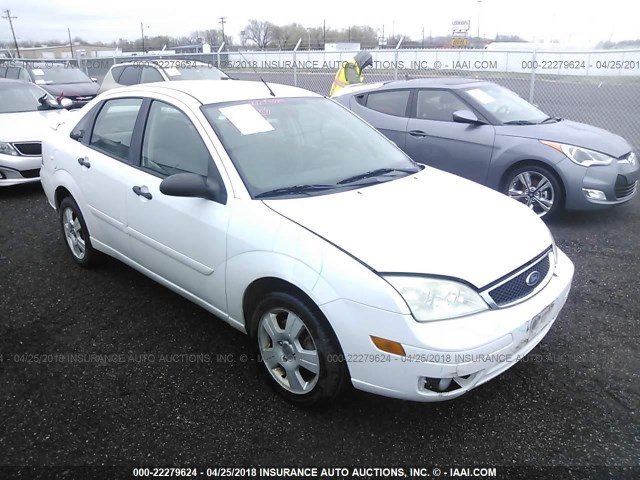 1FAFP34N17W158213 - 2007 FORD FOCUS ZX4/S/SE/SES WHITE photo 1