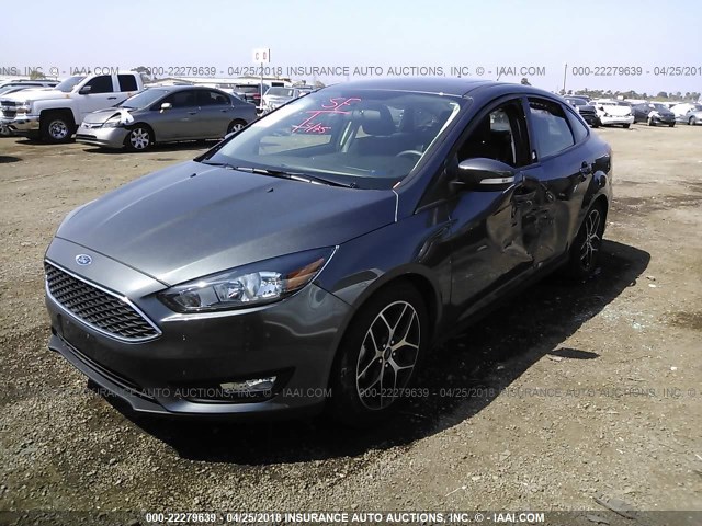 1FADP3H25HL223199 - 2017 FORD FOCUS SEL GRAY photo 2