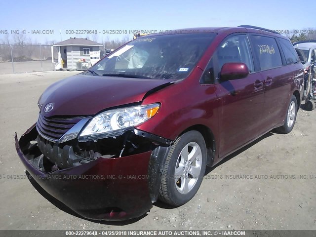 5TDKK3DC4GS711815 - 2016 TOYOTA SIENNA LE მუქწითელი ფოტო 2