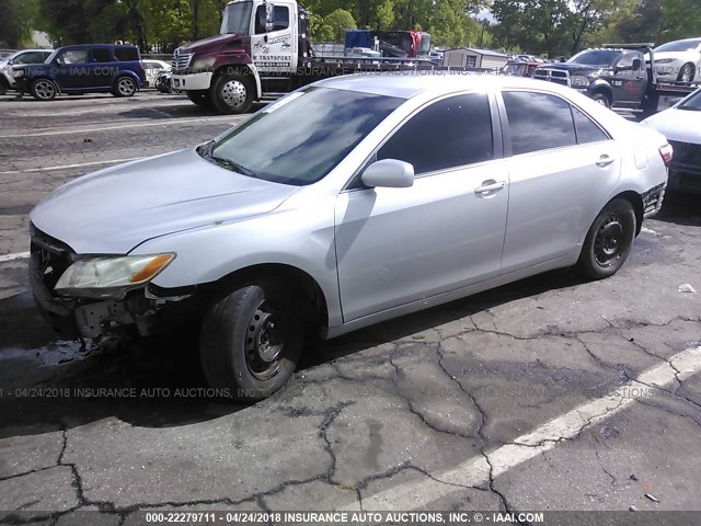 4T1BE46K47U007333 - 2007 TOYOTA CAMRY NEW GENERAT CE/LE/XLE/SE SILVER photo 2