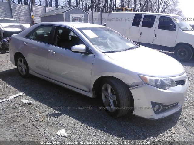 4T1BF1FK4CU045022 - 2012 TOYOTA CAMRY SE/LE/XLE SILVER photo 1