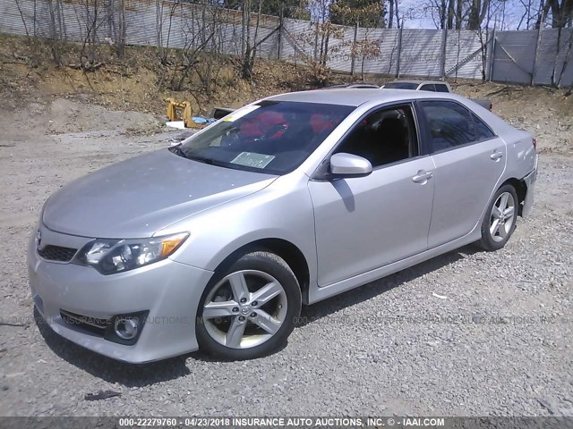 4T1BF1FK4CU045022 - 2012 TOYOTA CAMRY SE/LE/XLE SILVER photo 2