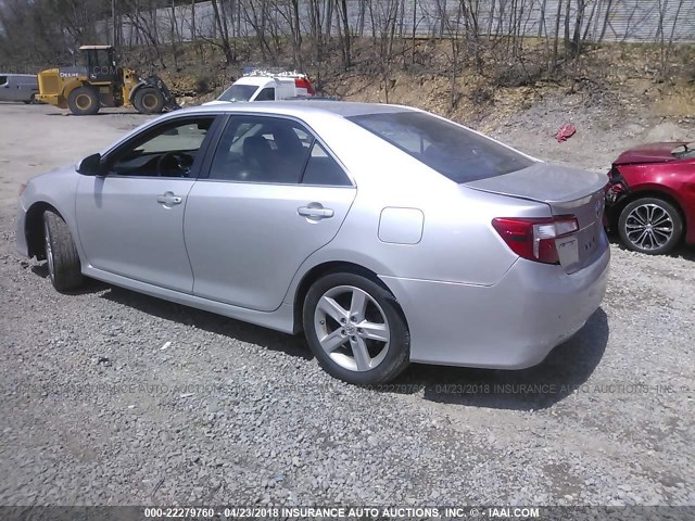4T1BF1FK4CU045022 - 2012 TOYOTA CAMRY SE/LE/XLE SILVER photo 3