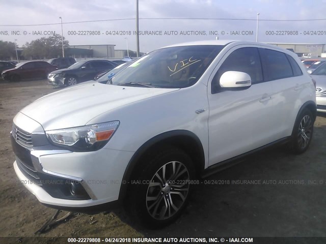 JA4AP3AU4HZ011538 - 2017 MITSUBISHI OUTLANDER SPORT ES/SE WHITE photo 2