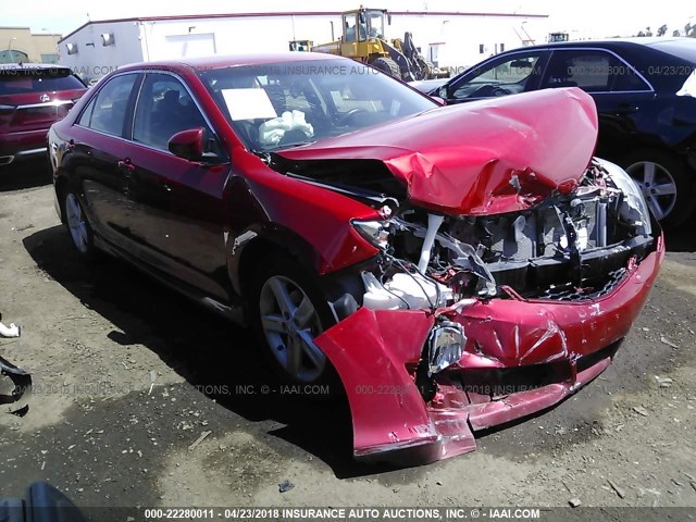 4T1BF1FK8CU581911 - 2012 TOYOTA CAMRY SE/LE/XLE 红色 照片 1
