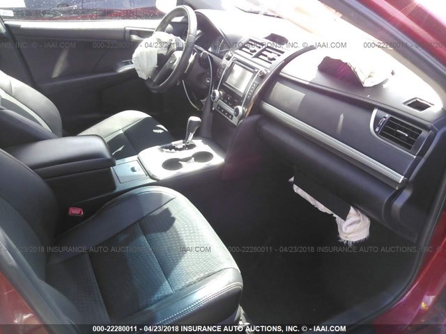 4T1BF1FK8CU581911 - 2012 TOYOTA CAMRY SE/LE/XLE 红色 照片 5