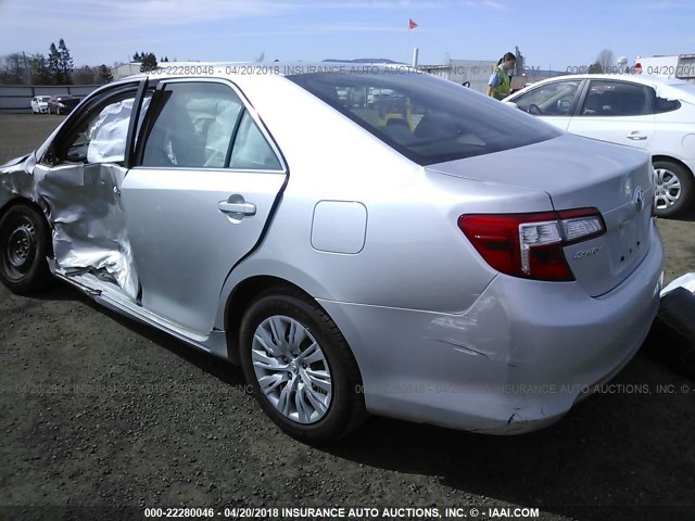 4T4BF1FK0DR307528 - 2013 TOYOTA CAMRY L/SE/LE/XLE SILVER photo 3