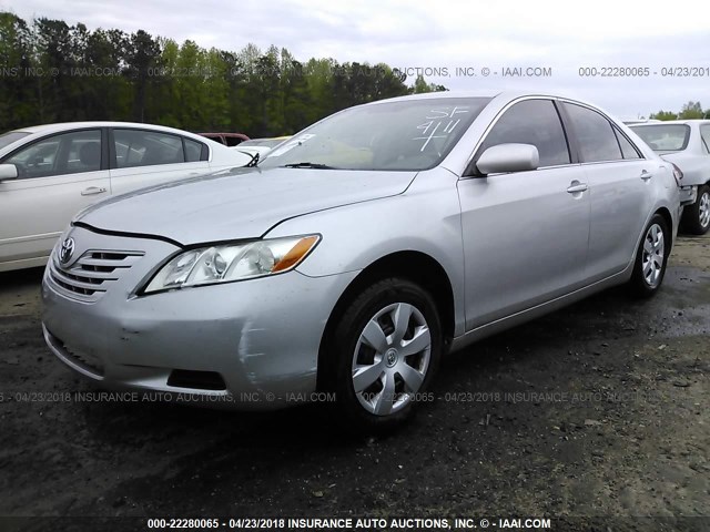 4T1BE46KX7U008325 - 2007 TOYOTA CAMRY NEW GENERAT CE/LE/XLE/SE SILVER photo 2