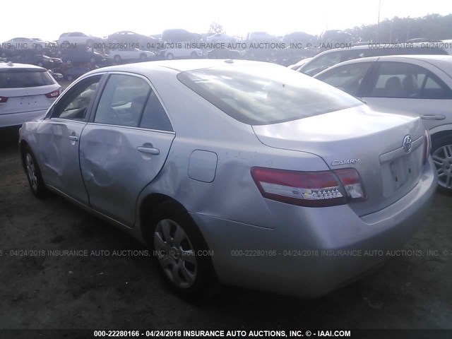 4T1BF3EK6BU713950 - 2011 TOYOTA CAMRY SE/LE/XLE SILVER photo 3