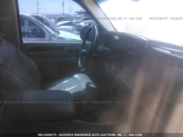 1GYEK63N62R304596 - 2002 CADILLAC ESCALADE LUXURY 白色 照片 5