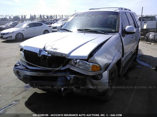 5LMRU27A4XLJ38129 - 1999 LINCOLN NAVIGATOR ვერცხლისფერი ფოტო 2