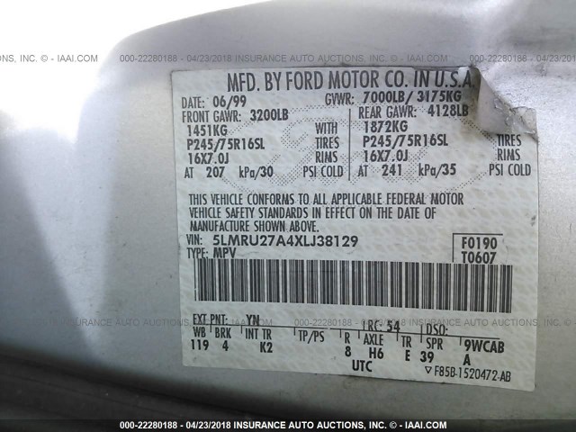 5LMRU27A4XLJ38129 - 1999 LINCOLN NAVIGATOR ვერცხლისფერი ფოტო 9