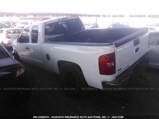 1GCRCREA6BZ461819 - 2011 CHEVROLET SILVERADO C1500  LS WHITE photo 3