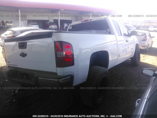 1GCRCREA6BZ461819 - 2011 CHEVROLET SILVERADO C1500  LS WHITE photo 4