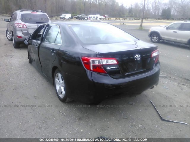 4T1BF1FK0EU453195 - 2014 TOYOTA CAMRY L/SE/LE/XLE შავი ფოტო 3