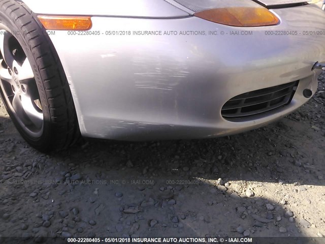 WP0CA298X2U620896 - 2002 PORSCHE BOXSTER SILVER photo 6