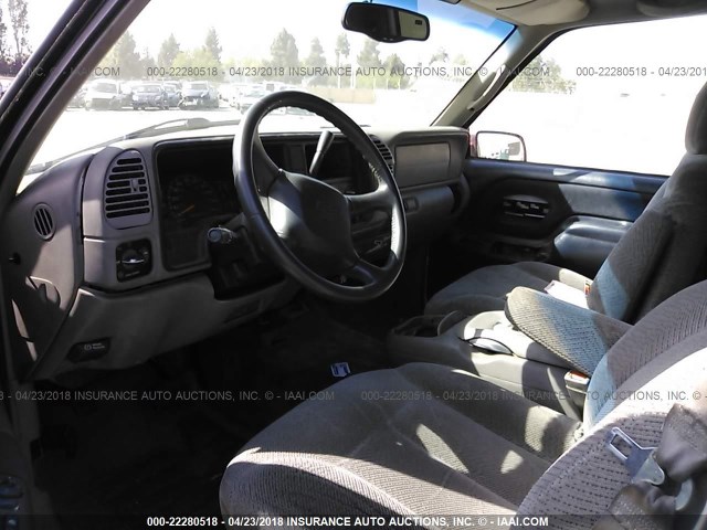 1GNEK13R7XJ483062 - 1999 CHEVROLET TAHOE K1500 灰色 照片 5