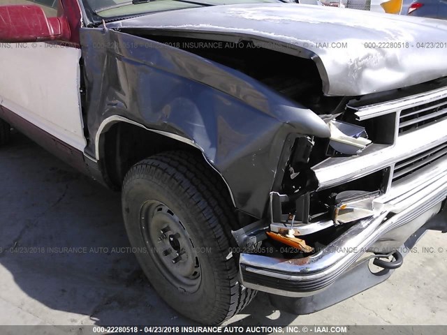 1GNEK13R7XJ483062 - 1999 CHEVROLET TAHOE K1500 灰色 照片 6