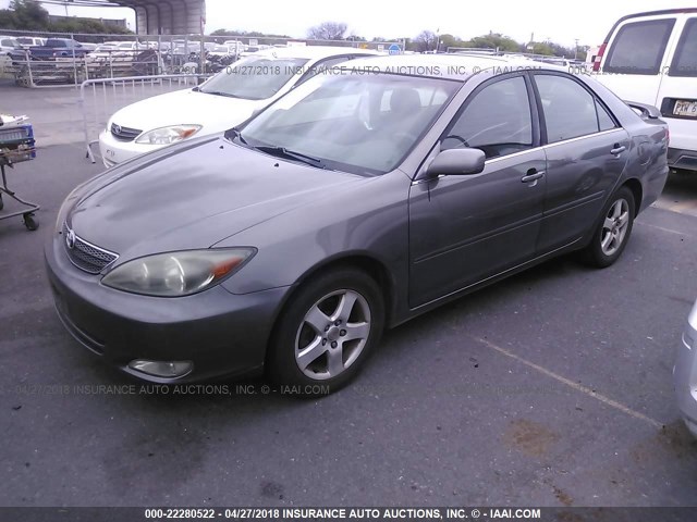 JTDBF32K830139563 - 2003 TOYOTA CAMRY LE/XLE Grau Foto 2