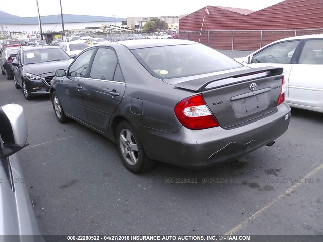 JTDBF32K830139563 - 2003 TOYOTA CAMRY LE/XLE GRAY photo 3