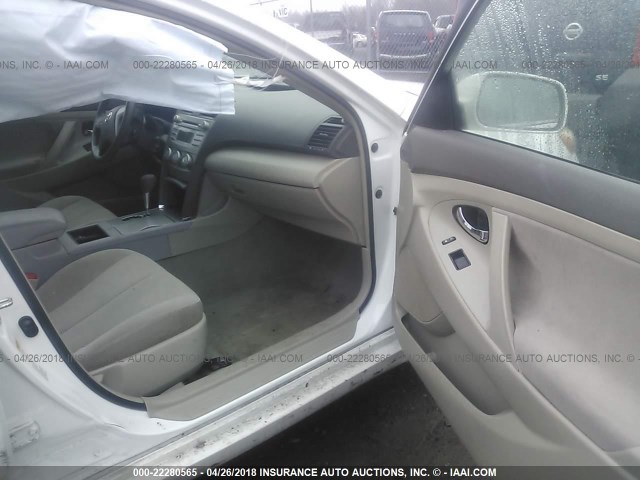 4T1BE46K99U871541 - 2009 TOYOTA CAMRY SE/LE/XLE WHITE photo 5
