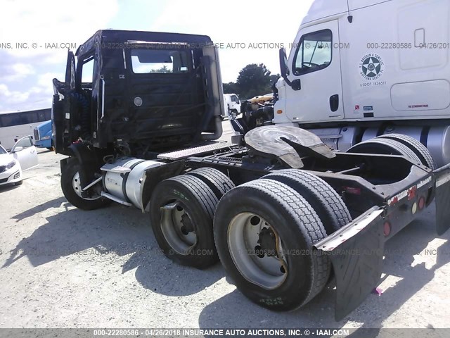 4V4MD2GG9YN241157 - 2000 VOLVO VNM M BLACK photo 2