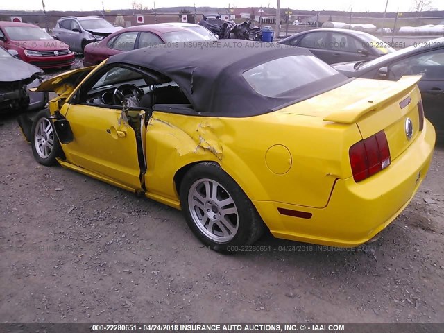 1ZVHT85H455249710 - 2005 FORD MUSTANG GT YELLOW photo 3