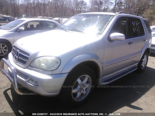 4JGAB75E62A335946 - 2002 MERCEDES-BENZ ML 500 SILVER photo 2