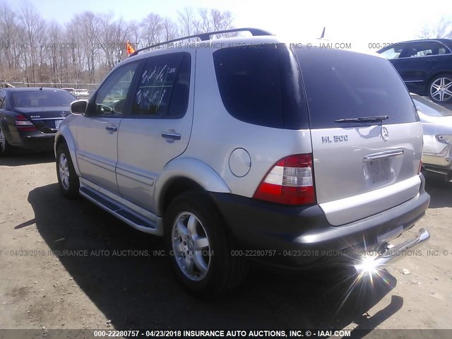 4JGAB75E62A335946 - 2002 MERCEDES-BENZ ML 500 SILVER photo 3