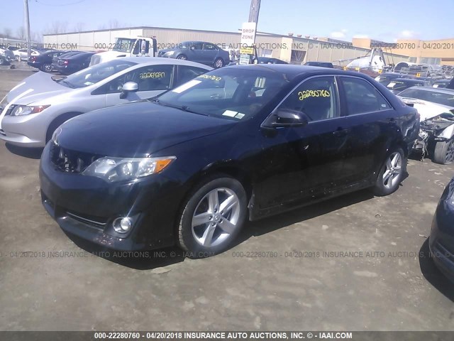 4T1BF1FK2CU111678 - 2012 TOYOTA CAMRY SE/LE/XLE BLACK photo 2