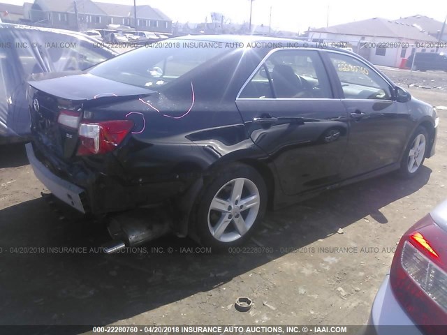 4T1BF1FK2CU111678 - 2012 TOYOTA CAMRY SE/LE/XLE BLACK photo 4