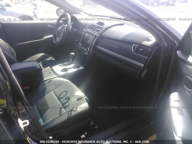 4T1BF1FK2CU111678 - 2012 TOYOTA CAMRY SE/LE/XLE BLACK photo 5