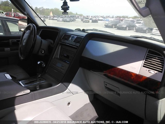 5LMFU27555LJ07068 - 2005 LINCOLN NAVIGATOR 红色 照片 5