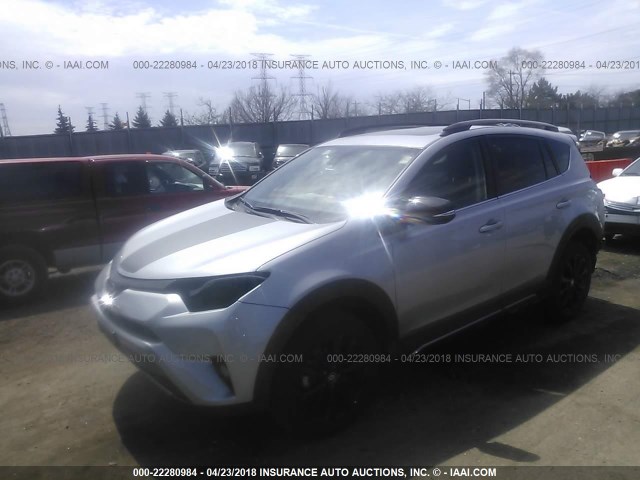 2T3RFREV8JW697106 - 2018 TOYOTA RAV4 ADVENTURE/XLE 银色 照片 2