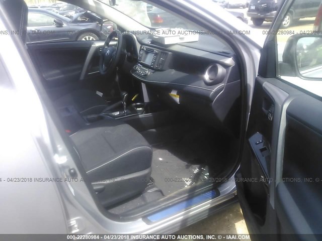 2T3RFREV8JW697106 - 2018 TOYOTA RAV4 ADVENTURE/XLE 银色 照片 5