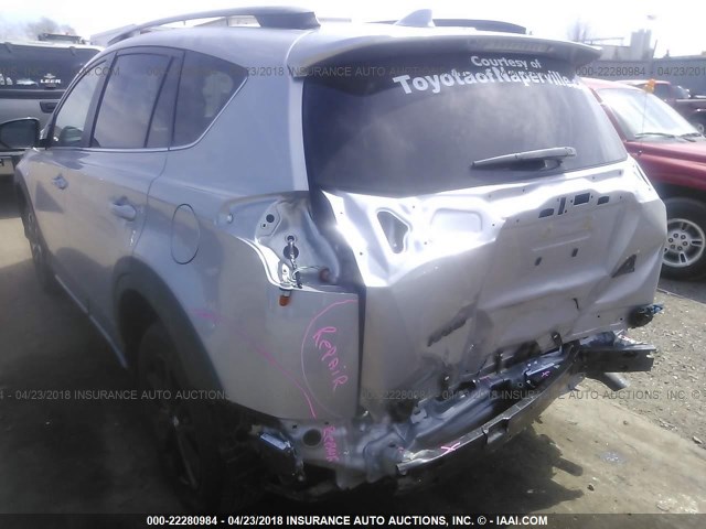 2T3RFREV8JW697106 - 2018 TOYOTA RAV4 ADVENTURE/XLE 银色 照片 6