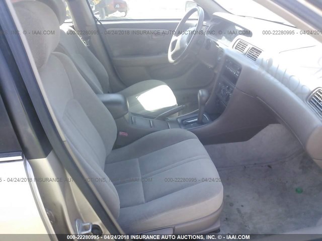 4T1BG22K8XU561088 - 1999 TOYOTA CAMRY CE/LE/XLE 金色 照片 5